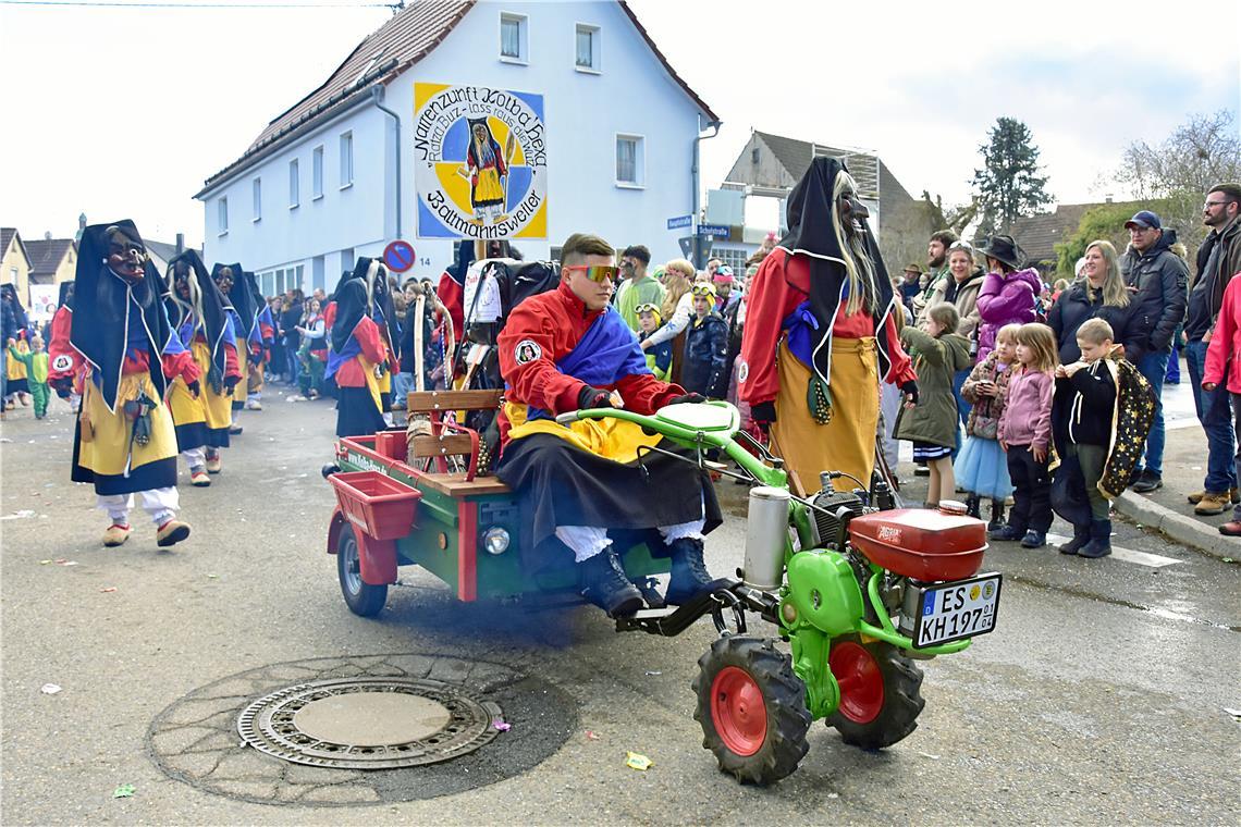 Die Narrenzuft aus Baltmannsweiler ist motorisiert. Faschingsumzug in Althütte. ...