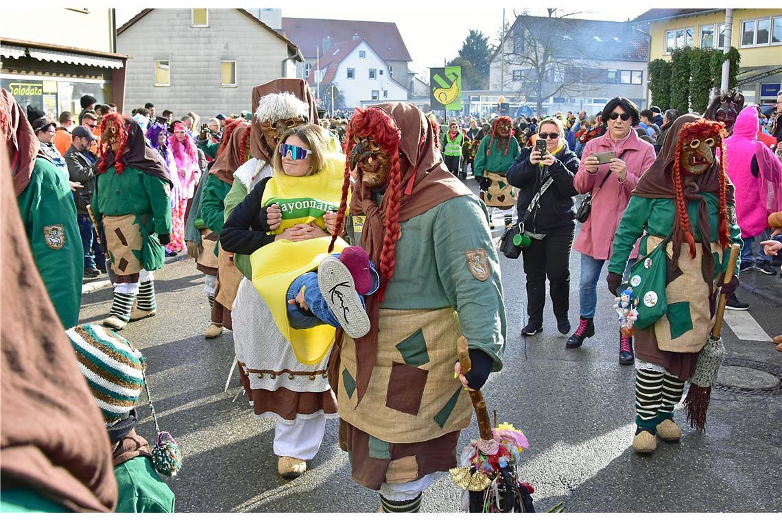 Die Neckartal-Hexen auf Schuhfang. Faschingsumzug in Althütte. SK