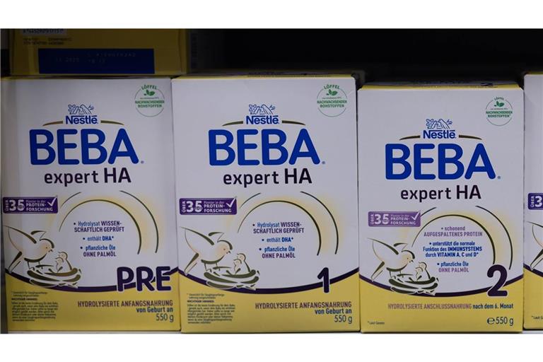 Die Nestlé-Babymilch wird in jedem Land mit unterschiedlichem Namen gehandelt – selbst zwischen Deutschland und Östereich gibt es teils Unterschiede.