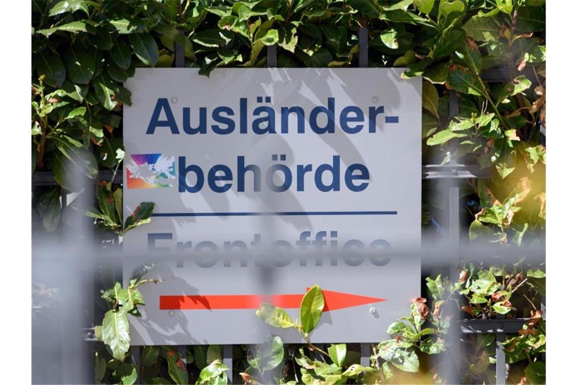 Starker Rückgang bei Migration aus und nach Deutschland Die Nettozuwanderung über die Grenzen Deutschlands ist im fünften Jahr in Folge zurückgegangen. Foto: Soeren Stache/dpa/Symbolbild