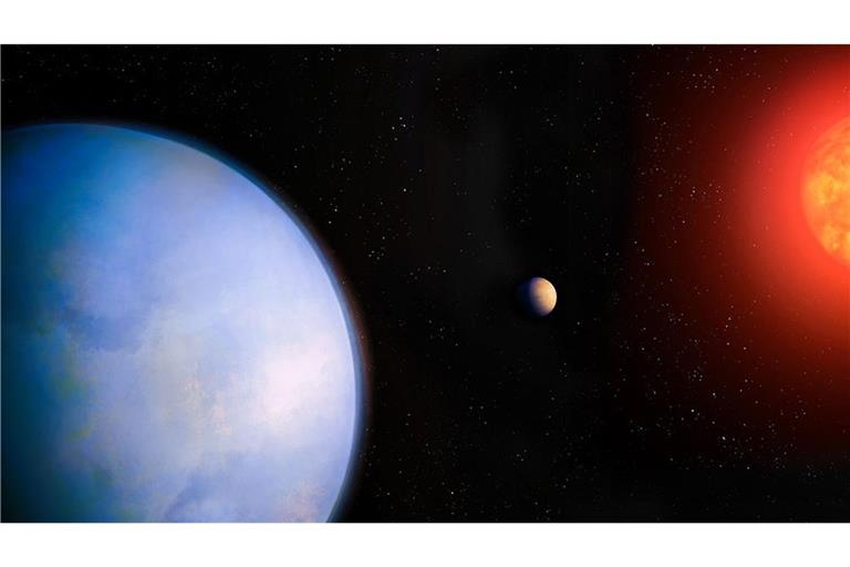 Die neu entdeckte Supererde (blau) ist der zweite Planet um den nur 18 Lichtjahre entfernten Roten Zwerg Gliese 251.
