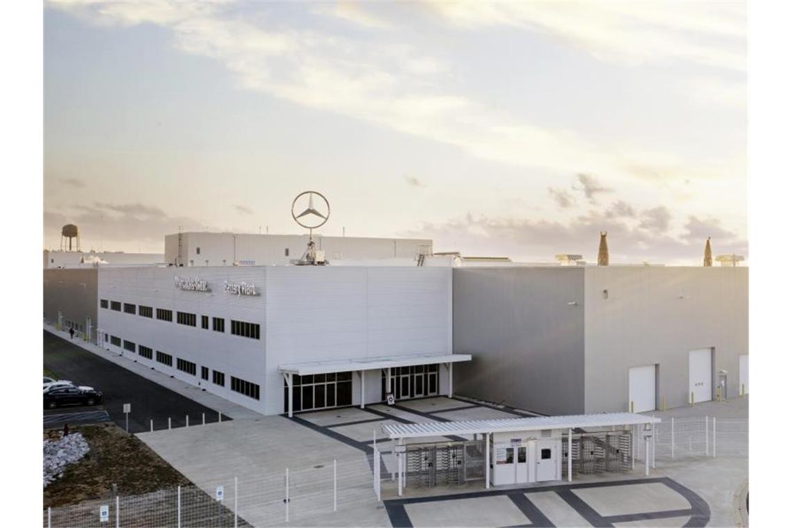 Mercedes eröffnet US-Batteriewerk Die neue Mercedes-Benz Batteriefabrik. Foto: Mercedes-Benz AG/dpa