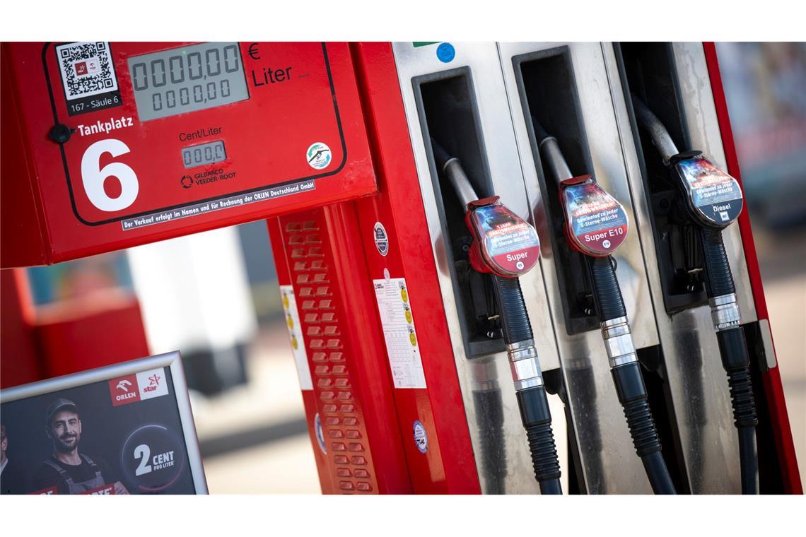 High Noon an der Tankstelle - kräftiger Preissprung