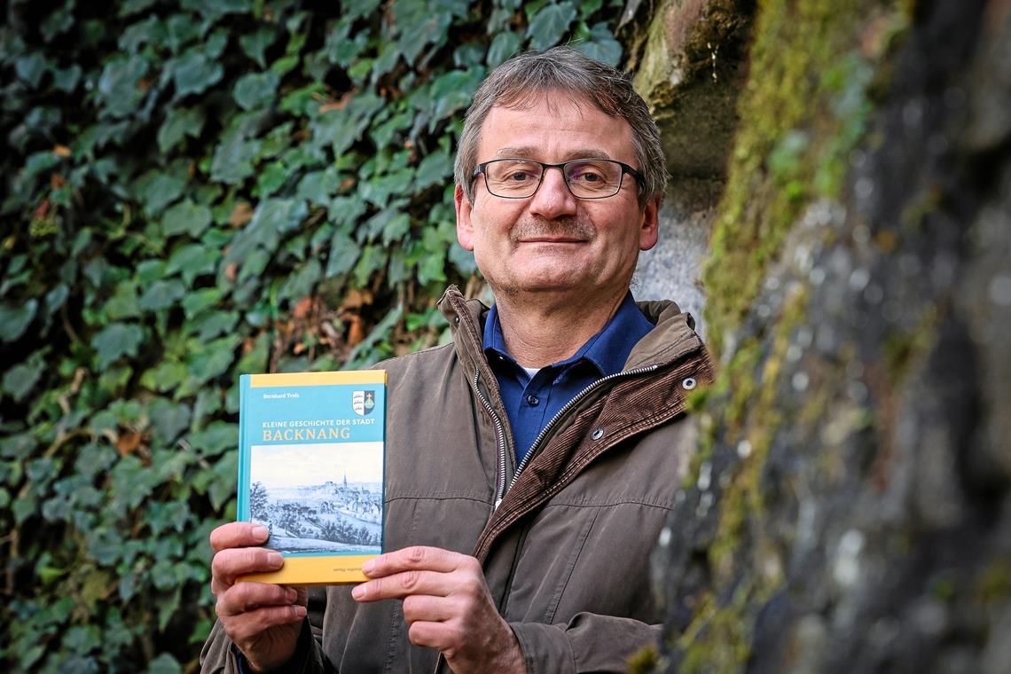 Im Eilschritt durch die Jahrhunderte Die neue Publikation von Stadtarchivar Bernhard Trefz zeichnet kompakt und leicht lesbar die bewegte Geschichte der erstmals im Jahr 1067 urkundlich erwähnten Stadt nach.