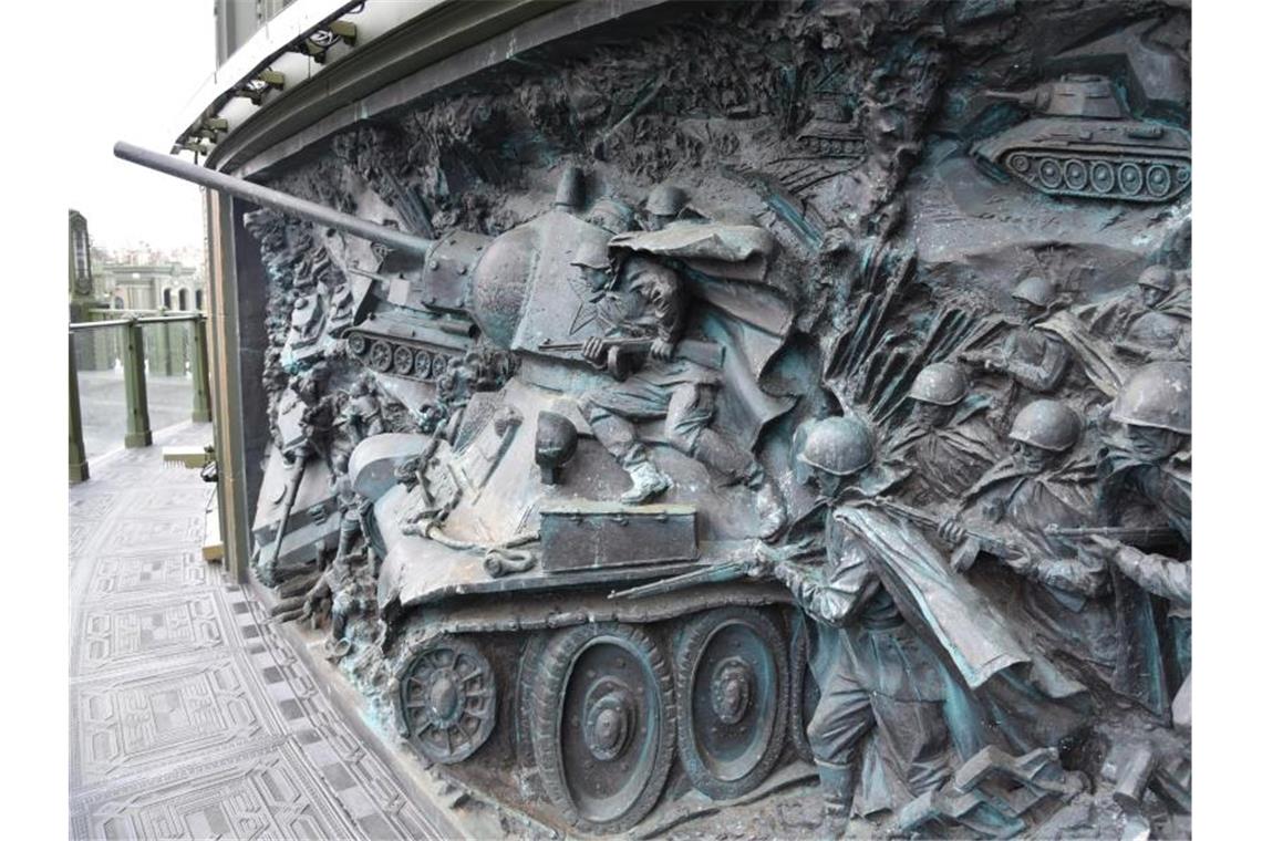 80. Jahrestag des deutschen Angriffs auf die Sowjetunion Die neue russische Militärkirche in der Nähe von Moskau, an der außen zahlreiche Reliefs mit kämpfenden Soldaten und von Panzern im Zweiten Weltkrieg zu sehen sind. Foto: Ulf Mauder/dpa