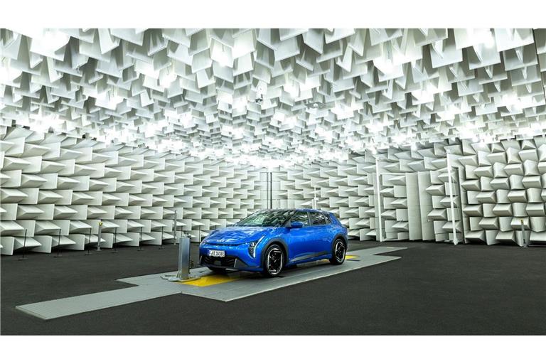 Die neue Semi-Absorber-Kammer ermöglicht Hyundai umfangreiche Autotests in einer technisch definierten Umgebung.