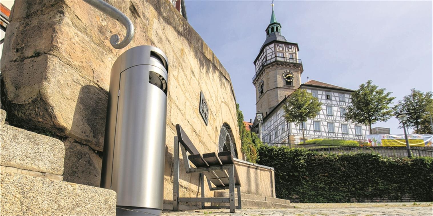 „Abfallhaie“ für Backnang Die neuen „Abfallhaie“ stehen nun in der Innenstadt. Die roten Vorgänger haben ausgedient und wurden ersetzt. Foto: A. Becher
