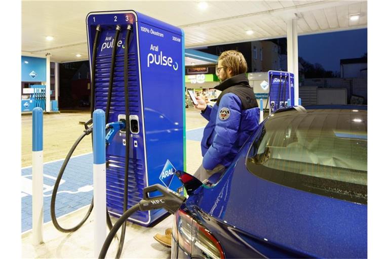 Die neuen Aral Ultraschnellladesäulen mit bis zu 350 Kilowatt Ladeleistung. Foto: Rupert Warren/Aral AG/obs