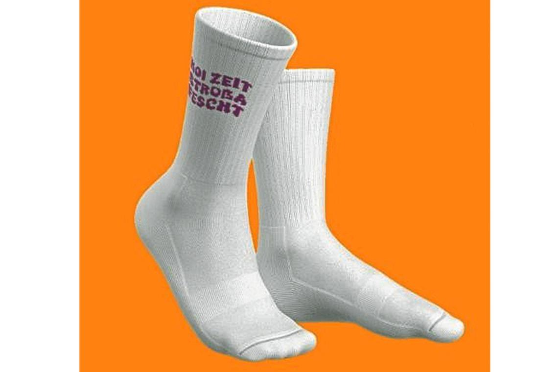 Die neuen Straßenfest-Socken haben ebenfalls ein anderes Design. Fotos: Stadt Backnang