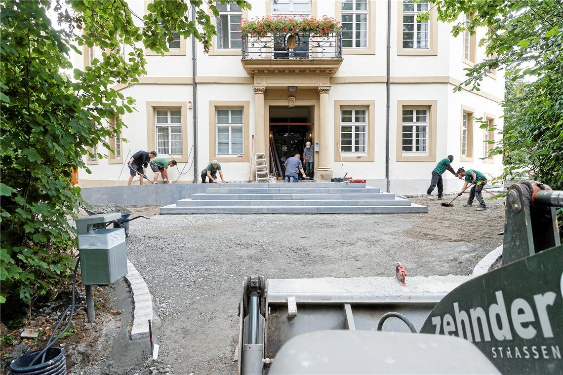 Die neuen Treppenstufen aus Muschelkalk sind bereits fertig. Foto: J. Fiedler