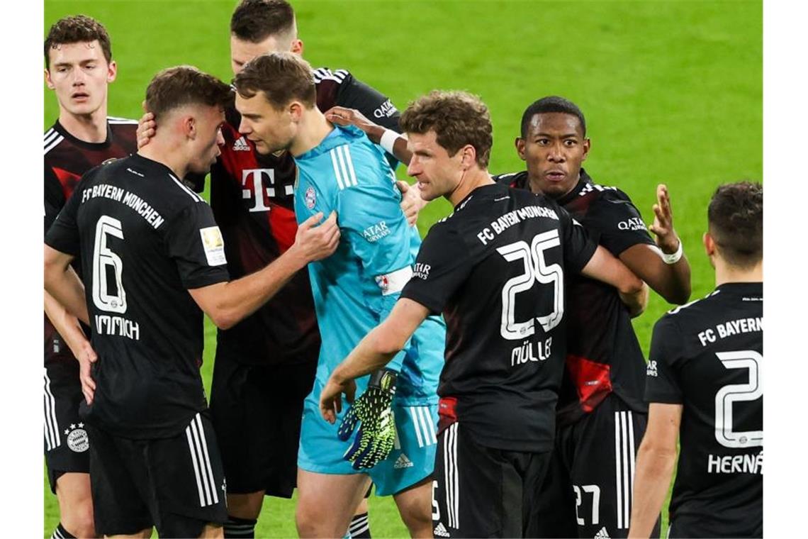 Fußball-Bundesliga: Das war Samstag, das kommt am Sonntag Die neunte Meisterschaft in Serie ist dem FC Bayern kaum noch zu nehmen. Foto: Alexander Hassenstein/Getty POOL/dpa