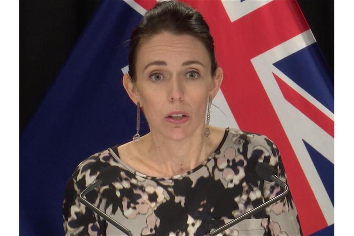 Die neuseeländische Premierministerin, Jacinda Ardern, äußert sich bei einer Presskonferenz. Foto: Daniel Hicks/AAP/dpa