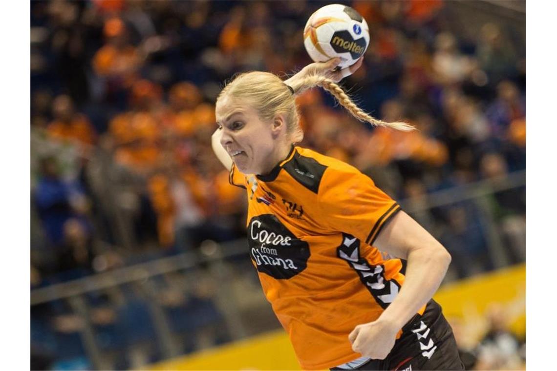 Handball-Bundesligist Bietigheim verlängert mit Snelder Die Niederländerin Danick Snelder wirft auf das Tor. Foto: Klaus-Dietmar Gabbert/dpa-Zentralbild/ZB