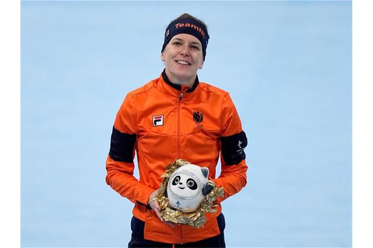 Die Niederländerin Ireen Wüst lief über 1500 Meter in 1:53,28 Minuten zu ihrer sechsten olympischen Goldmedaille. Foto: Ashley Landis/AP/dpa