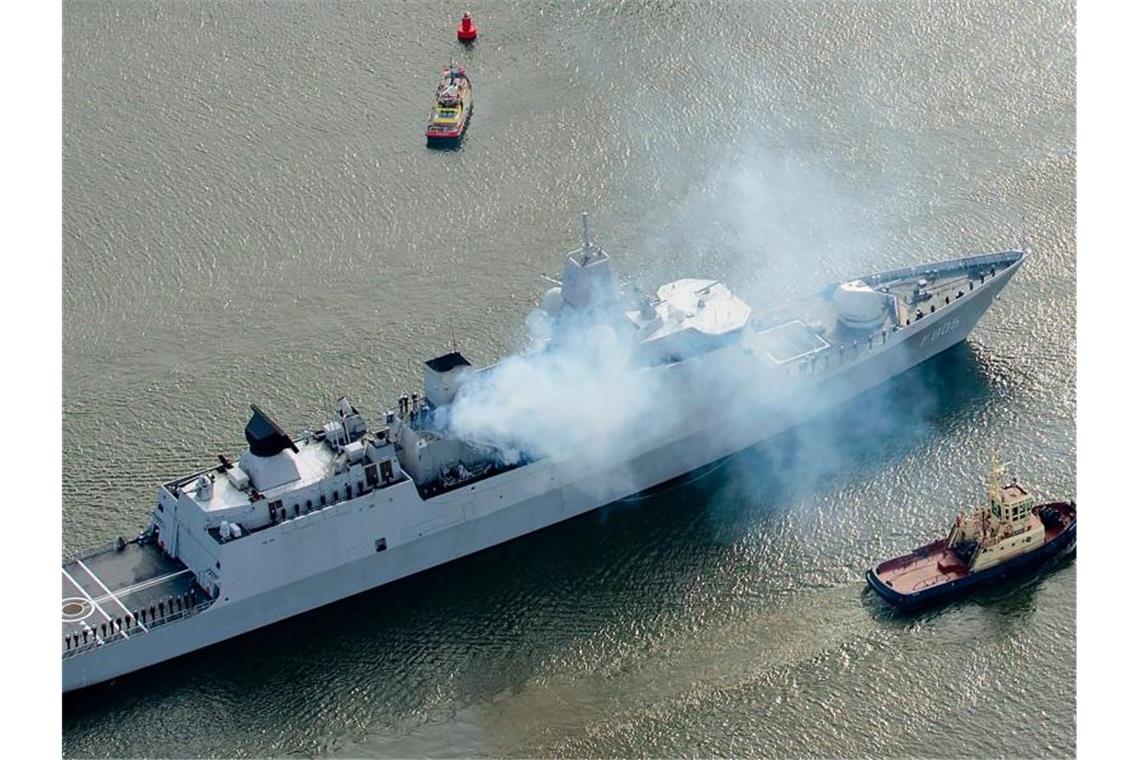Niederlande werfen Russland Scheinangriffe vor Die niederländische Fregatte Evertsen (Archivbild). Foto: Robin Van Lonkhuijsen/ANP/dpa/Archiv
