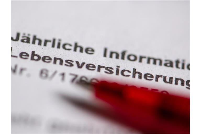 Die Niedrigzinsen machen den Lebensversicherern seit Jahren zu schaffen. Foto: Armin Weigel/dpa