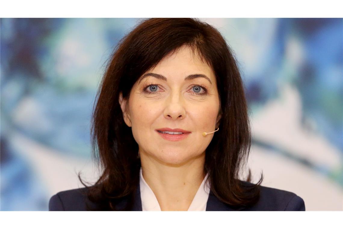 CDU/CSU-Kabinettsliste: Erfahrung und kleine Überraschungen Die Nominierung von Katherina Reiche (51) als Wirtschaftsministerin ist eine Überraschung. Nach vielen Jahren im Bundestag wechselte die Diplom-Chemikerin 2015 zum Verband kommunaler Unternehmen. Fünf Jahre später übernahm sie den Vorsitz des Energieversorgers Westenergie.