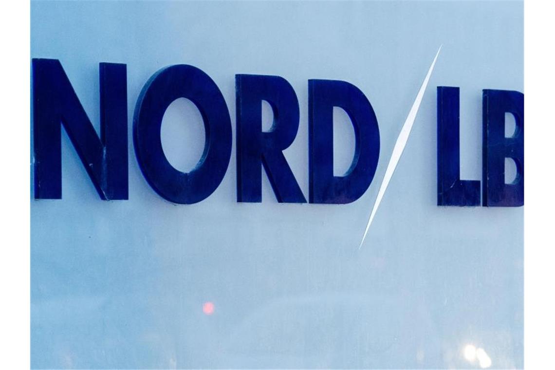 Die Norddeutsche Landesbank (NordLB) hat ihre Verluste deutlich verringert. Foto: Julian Stratenschulte/dpa