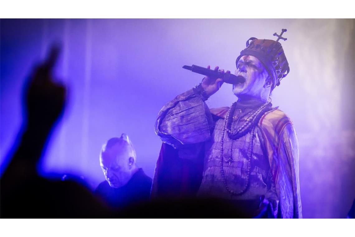 Die norwegische Black-Metal-Legende Mayhem im Stuttgarter LKA: Sänger Attila Csihar (rechts) und Bassist Jørn „Necrobutcher“ Stubberud