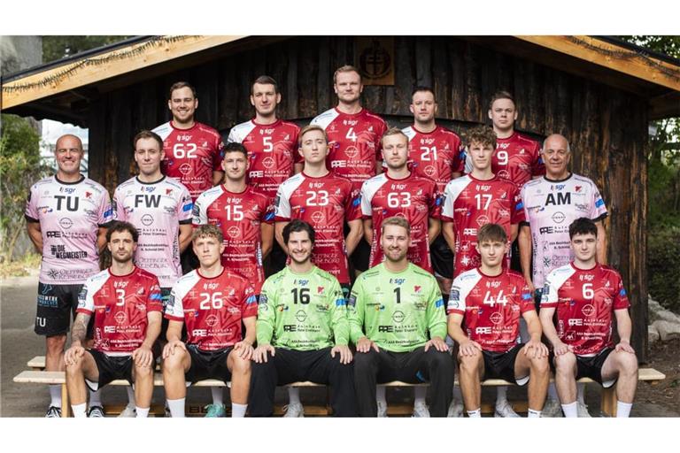 Die Oberliga-Handballer des TV Oeffingen in der Saison 2026/2027&nbsp;– hintere Reihe, von links: Timo Zoller, Luis Westner, Fabian Schindlbeck, Axel Steffens und Marcel Meyer – mittlere Reihe, von links: Trainer Tobias Unfried, Torwarttrainer Fabrice Wersch, Konstantin Schad, Lucas Frey, Tobias Rühle, Lewin Frey und Andreas Menne (Statistiken) – vordere Reihe, von links: Fynn Fröschle, Ferdinand Würmle, Marco Brecht, Yannick Seeger, Jonas Frey und Matti Thülly. Auf dem Bild fehlen: Tim Köhler,&nbsp;Fabian Langenfeld, Simon Merz, Lars Schweickhardt, Robin Stöhr, Torwarttrainer&nbsp;Marc Bürkle, Phsiotherapeutin Franzi Förster&nbsp; und Co-Trainer Marco Kolotuschkin.