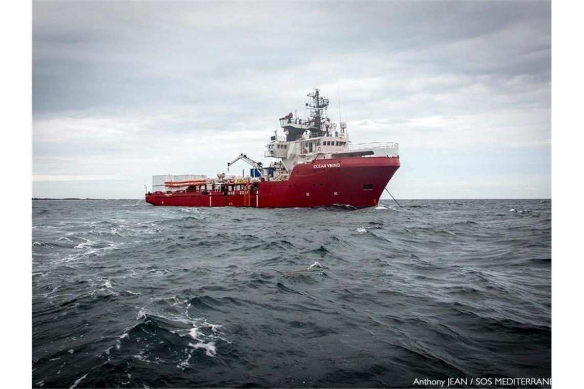 Weg frei für härtere Strafen gegen Seenotretter in Italien Die „Ocean Viking“ soll im Auftrag der französischen Hilfsorganisation „SOS Mediterranee“ Flüchtlinge vor der libyschen Küste suchen. Foto: Anthony Jean/SOSMediterranee