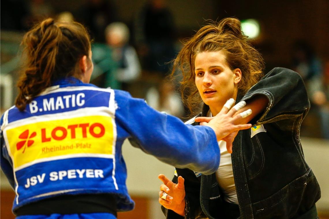 Die Olympia-Dritte Anna-Maria Wagner (rechts) wird in der bevorstehenden Saison wieder für die TSG Backnang kämpfen. Foto: Alexander Becher