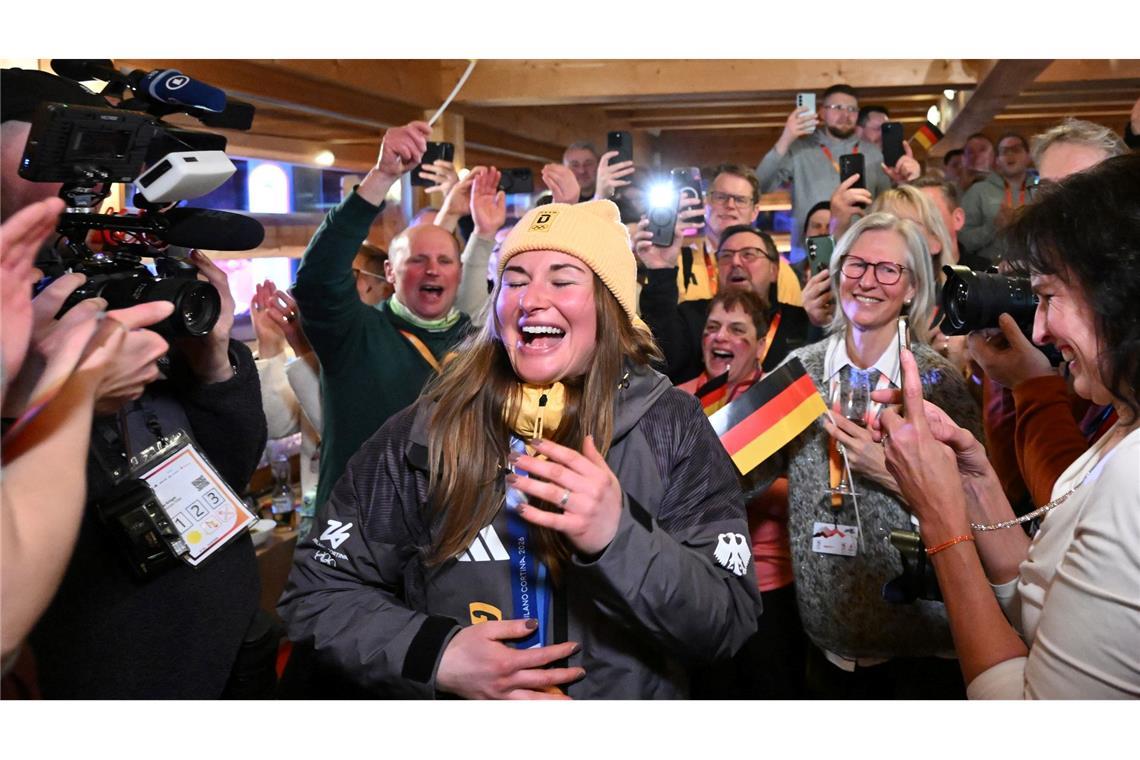 Die Olympiasiegerin wurde im Deutschen Haus euphorisch empfangen.
