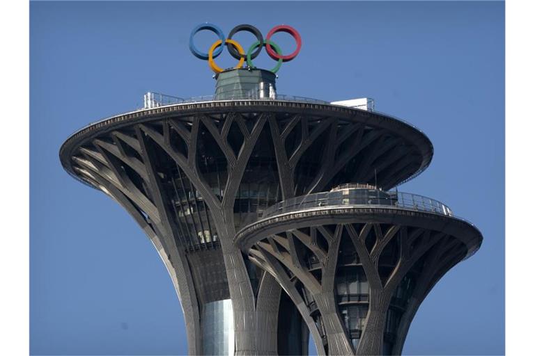 Die Olympischen Winterspiele Peking 2022 sollen am 4. Februar 2022 eröffnet werden. Foto: Mark Schiefelbein/AP/dpa