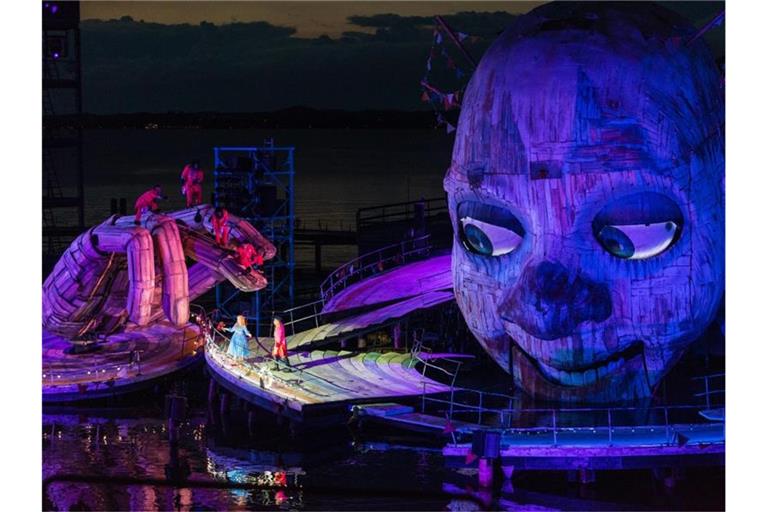 Die Oper Rigoletto von Verdi wird auf der Seebühne der Bregenzer Festspiele für eine Fotoprobe aufgeführt. Foto: Dietmar Stiplovsek/APA