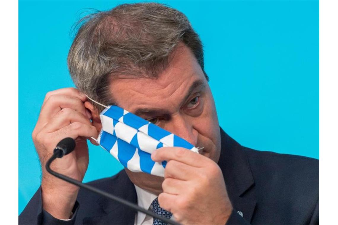 Panne bei Corona-Tests mit 900 Infizierten Die Opposition übt wegen der Panne scharfe Kritik an Ministerpräsident Markus Söder. Foto: Peter Kneffel/dpa