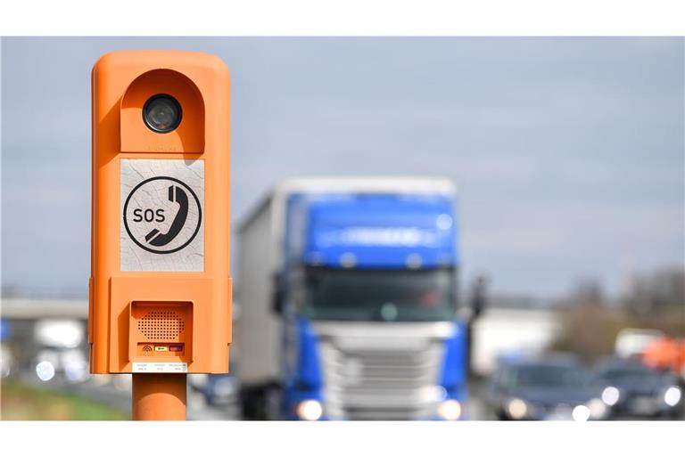 Die orangefarbenen Notrufsäulen an Autobahnen sind bundesweit ausgefallen.