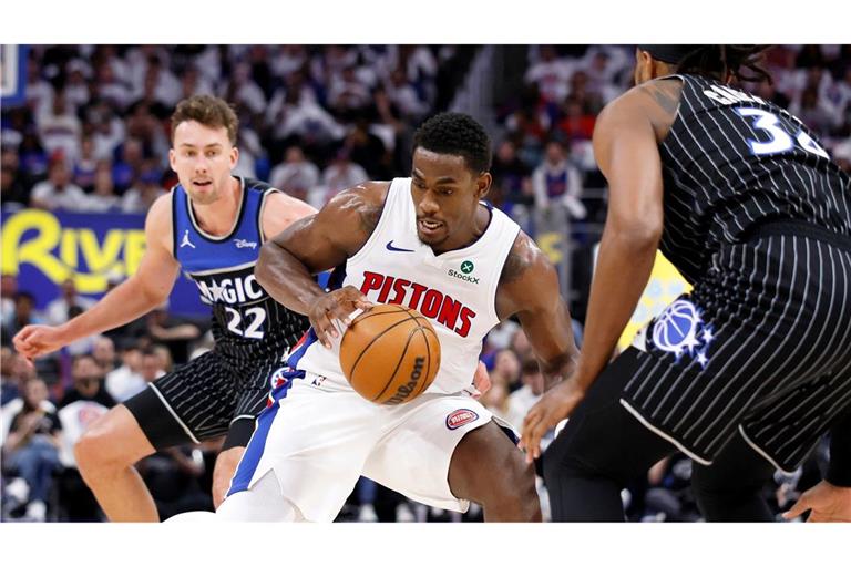 Die Orlando Magic um Franz Wagner (l) mussten den Ausgleich in der Playoff-Serie gegen Detroit hinnehmen.