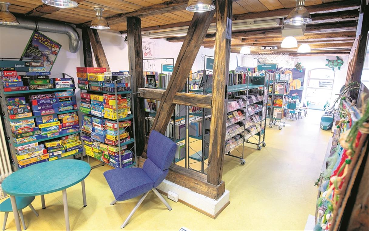 „Die Bücherei ist völlig ausgereizt“ Die Ortsbücherei in der Kronenscheuer in Unterweissach stößt an ihre Grenzen. Neue Angebote können nicht mehr untergebracht werden. Es gibt auch keine Arbeitsflächen für Schülergruppen, die eine Aufgabe bearbeiten, kein Büro für interne Arbeiten und keine Plätze für Besucher, um Medien vor Ort nutzen zu können. Die Aufenthaltsqualität ist eingeschränkt. Foto: A. Becher