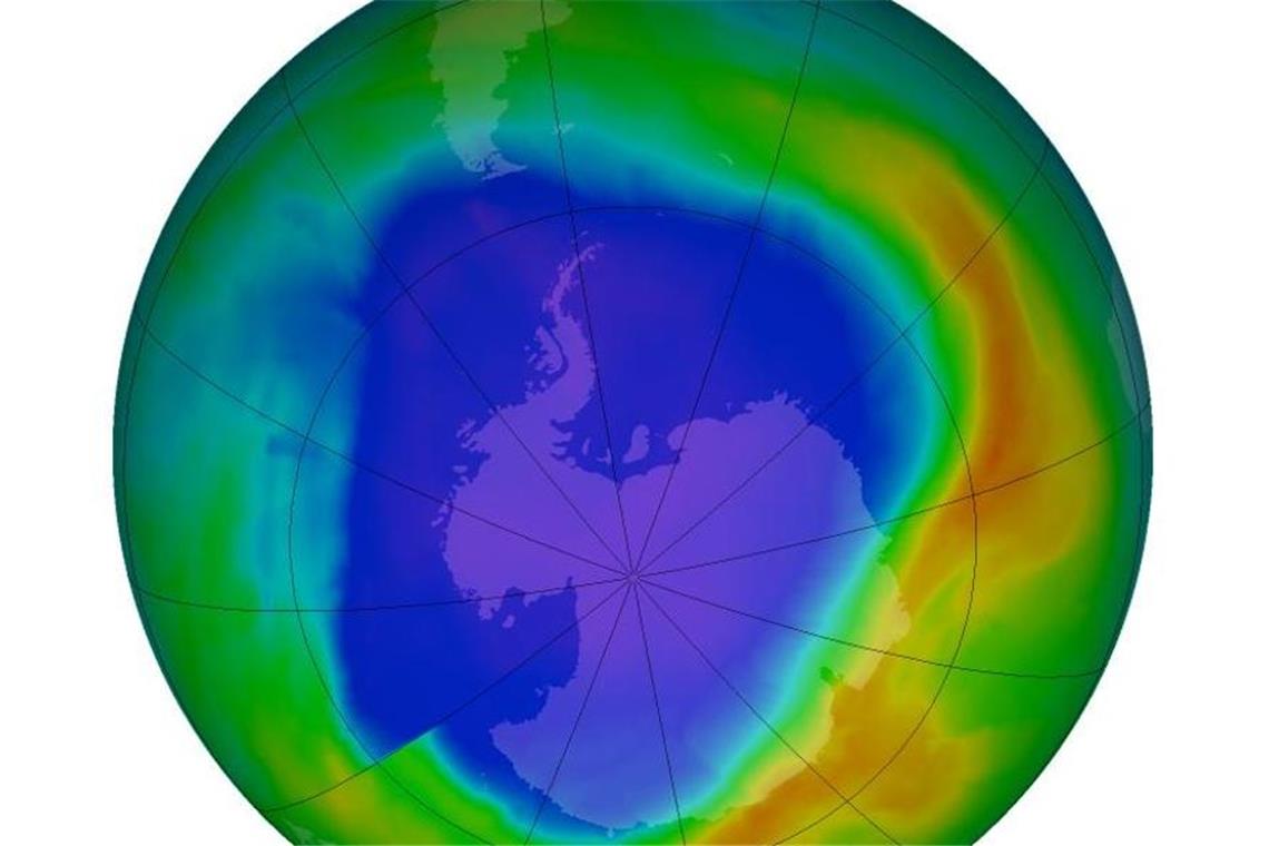 Ozonloch so klein wie seit drei Jahrzehnten nicht mehr Die Ozonschicht umhüllt die Erde wie ein Schutzschild. Seit Anfang der 80er Jahre beobachteten Wissenschaftler eine Abnahme des Ozons in der Stratosphäre. Foto: NASA/dpa