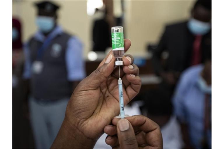 Die panafrikanische Gesundheitsbehörde Africa CDC ist besorgt, dass die Verzögerungen durch die Exportblockade in Indien den Kampf gegen das Coronavirus in Afrika stark beeinträchtigen könnte. Foto: Ben Curtis/AP/dpa