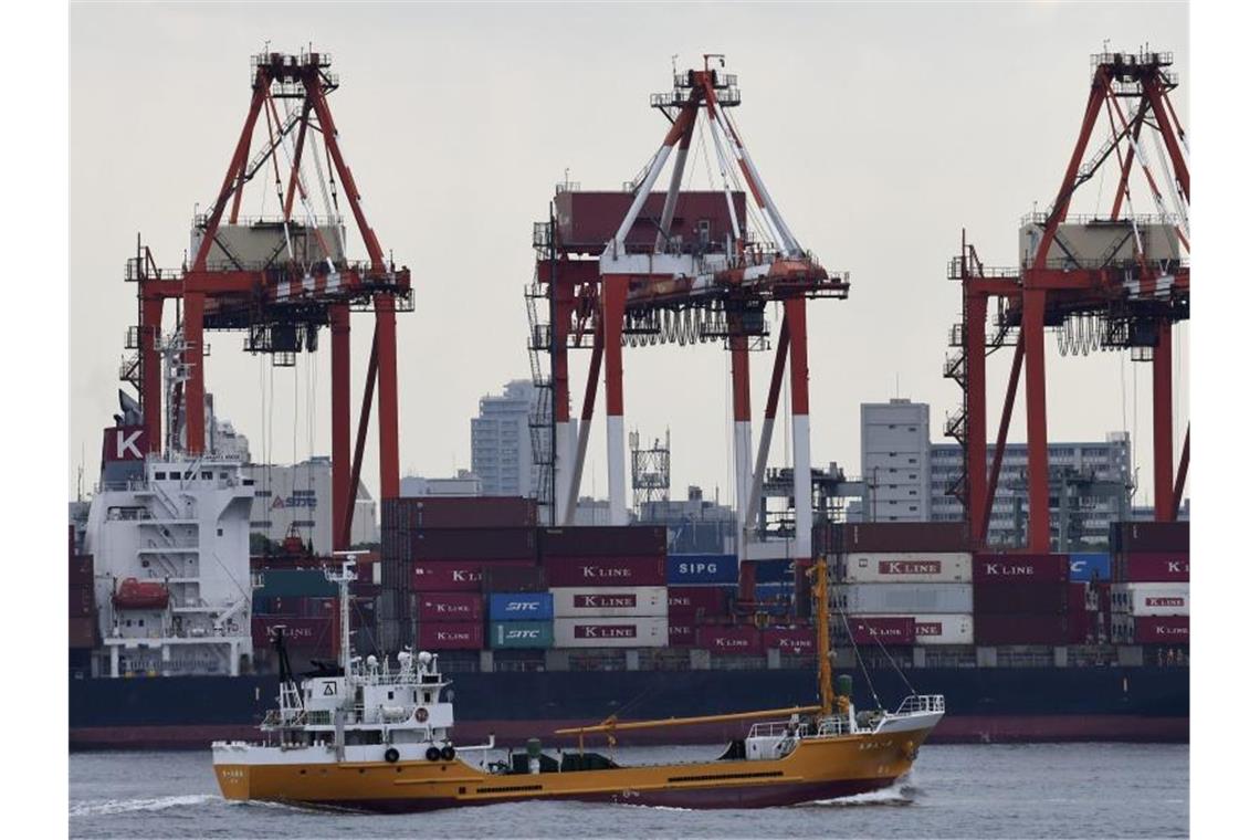 Die Pandemie stürzt Japans Wirtschaft in eine Rezession. Foto: Franck Robichon/EPA/dpa