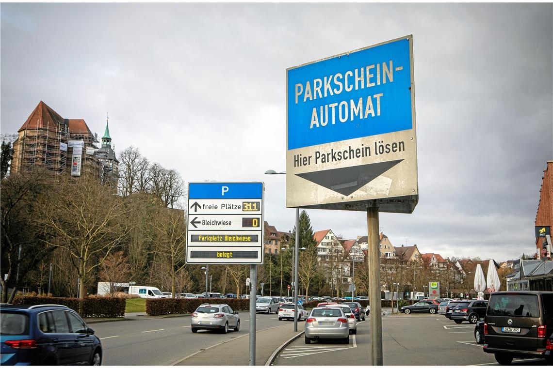 Die Parkflächen auf der Bleichwiese sind aufgrund ihrer Nähe zur Backnanger City sehr beliebt. Foto: A. Becher