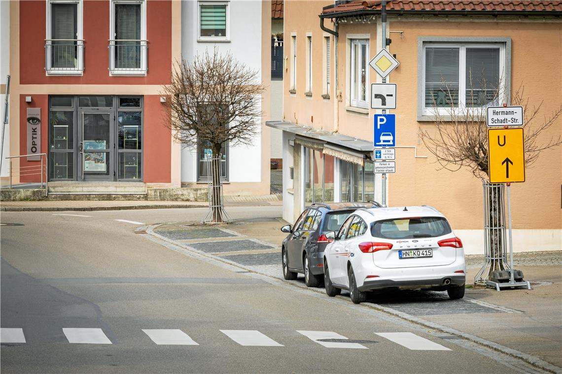 Verkehr und Vandalismus treiben die Aspacher um Die Parkplatzsituation ist in Aspach ein Dauerthema. Symbolfoto: Alexander Becher