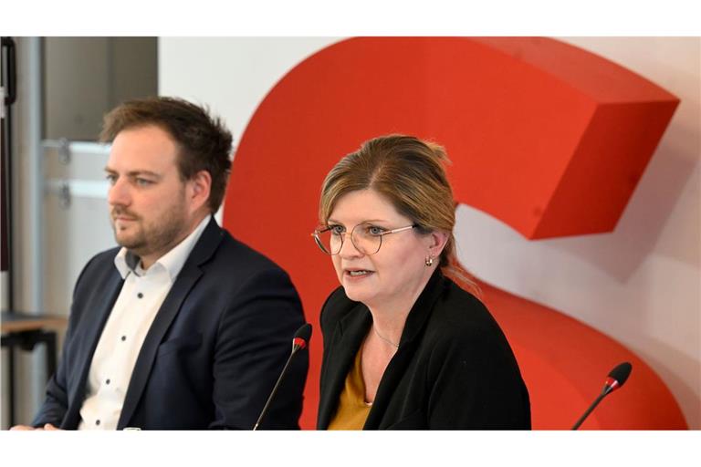 Die Parteichefin der SPD in Nordrhein-Westfalen, Sarah Philipp, und Generalsekretär Cordes stellen eine außergewöhnliche Kampagne vor. (Archivbild)