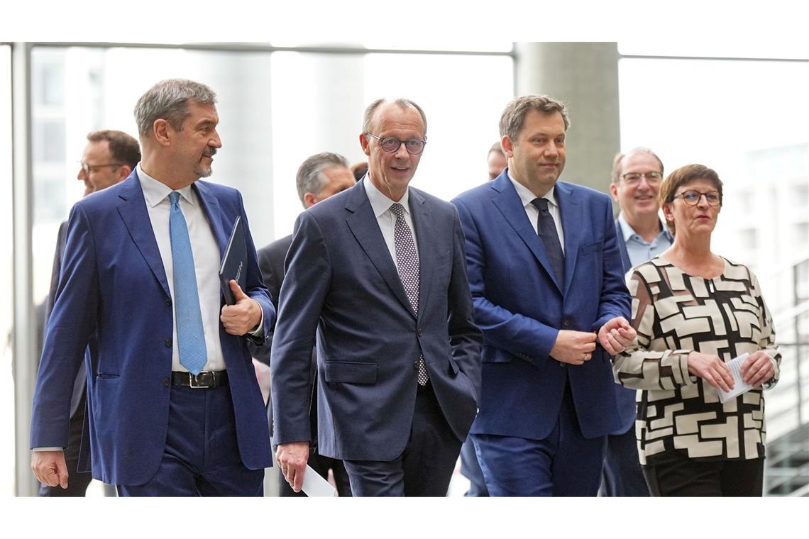 Union und SPD machen Weg für gemeinsame Regierung frei Die Parteispitzen zeigten sich zufrieden.