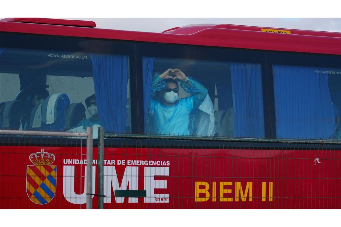 Die Passagiere wurden auf Teneriffa per Bus zum Flughafen gebracht.