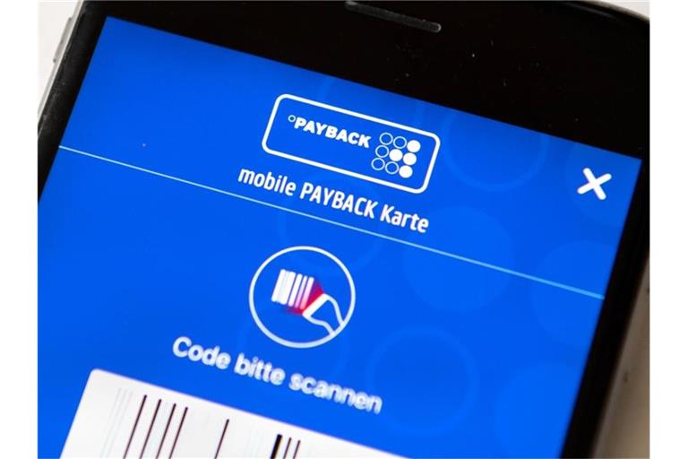 Die Payback App ist auf einem Smartphone zu sehen. Foto: Sina Schuldt/dpa