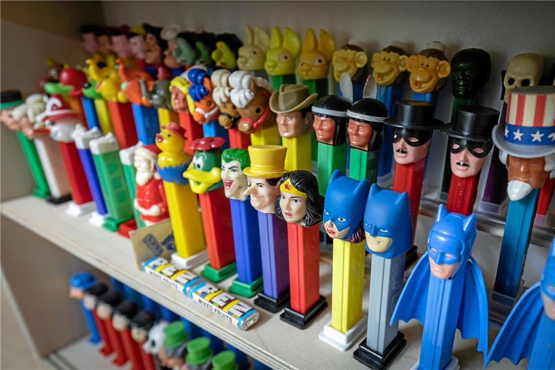 Süße Leidenschaft für Spender Die PEZ-Spender sehen aus wie Feuerzeuge. Denn ursprünglich sollten sie Raucher vom Zigarettenkonsum abhalten, indem sie keine Flamme, sondern ein Bonbon spendeten.