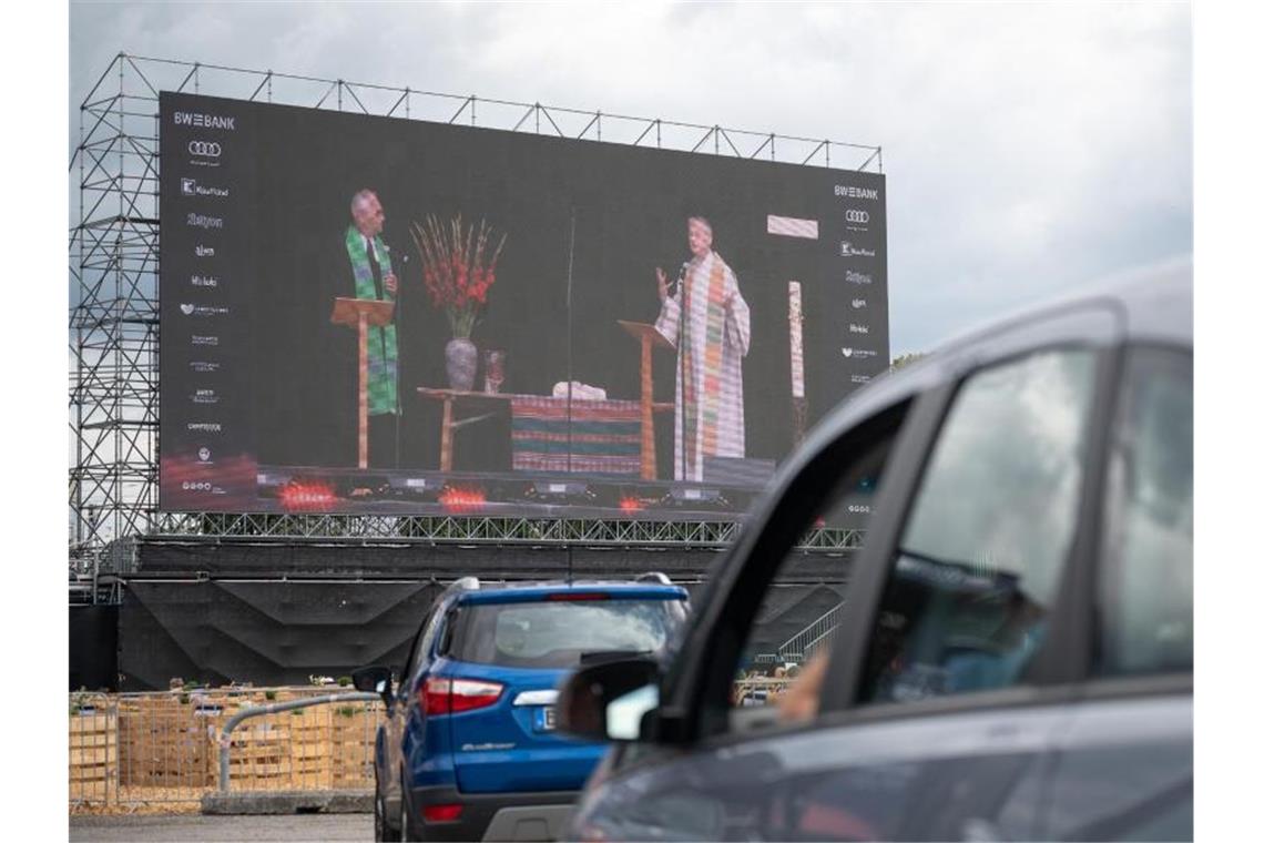 Ökumenischer Auto-Gottesdienst beim Kulturwasen