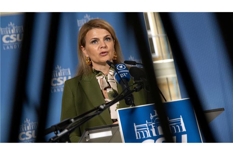 Die Pflegebevollmächtigte Katrin Staffler meint, "mit Klein-Klein" komme man angesichts der Pflege-Herausforderungen nicht weiter. (Archivbild)
