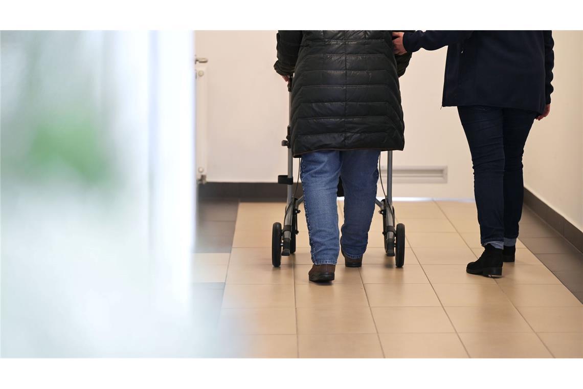 Was bringt 2025 bei der Pflege? Die Pflegeversicherung wird 2025 wieder teurer. (Archivbild)