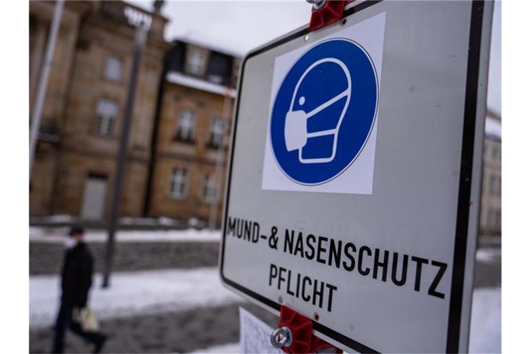 Die Pflicht zum Tragen einer Maske in der Öffentlichkeit könnte in dieser Woche beschlossen werden. Foto: Nicolas Armer/dpa