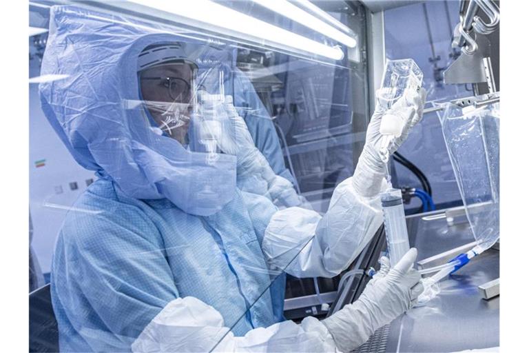 Die Pharmaindustrie ist eine starke Stütze der Branche. Foto: Boris Roessler/dpa