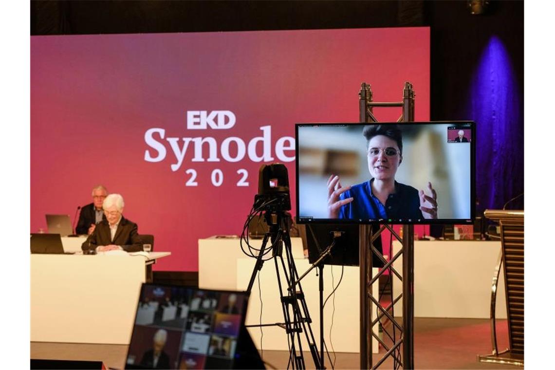 Evangelische Kirche: 25-jährige Studentin ist neue Präses Die Philosophiestudentin Anna-Nicole Heinrich ist bei der 13. EKD-Generalsynode zur neuen Präses gewählt worden. Foto: Jens Schulze/EKD/dpa