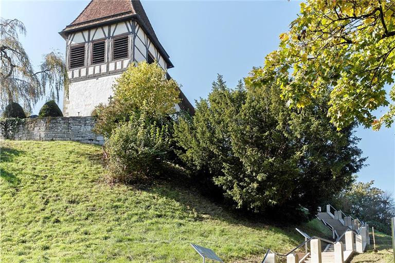 Die Pilgerstaffel in Murrhardt führt hinauf zur Walterichskirche. Archivfoto: Jörg Fiedler